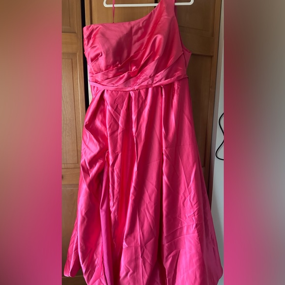 - Stacees one shoulder A line floor length satin with pleated pockets - Picture 1 of 7